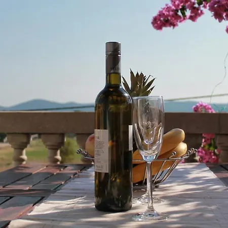 Klara Biograd Na Moru