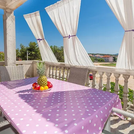 Klara Biograd Na Moru