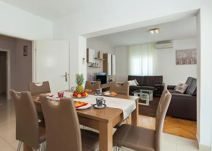 Klara Apartmán Biograd Na Moru