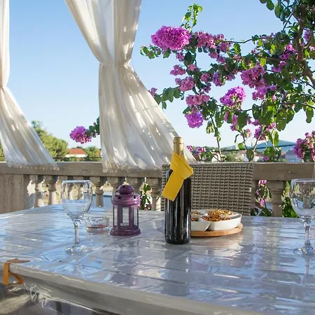 Klara Biograd Na Moru