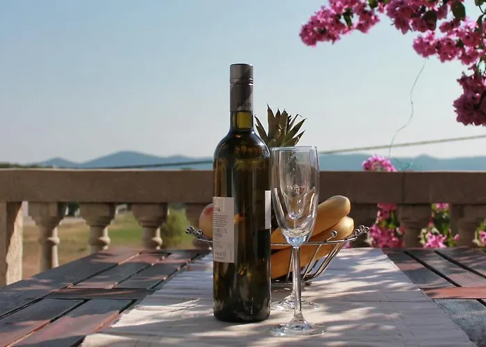 Klara Biograd Na Moru